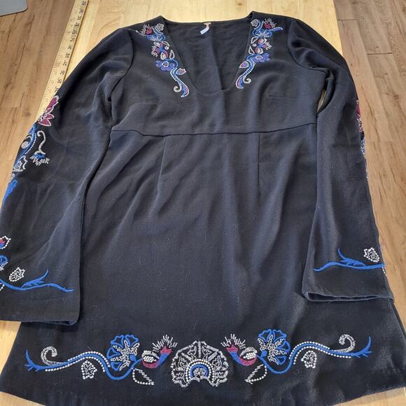 Free People Black Embroidered Knit Scoop Neck Mini Dress Long Sleeve Zip size 6 - Picture 1 of 12